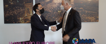 Hal & Barcelona Mayor shake hands