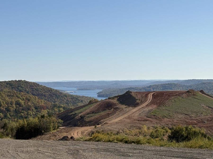 Mountain setting for Silver Dollar City Resort